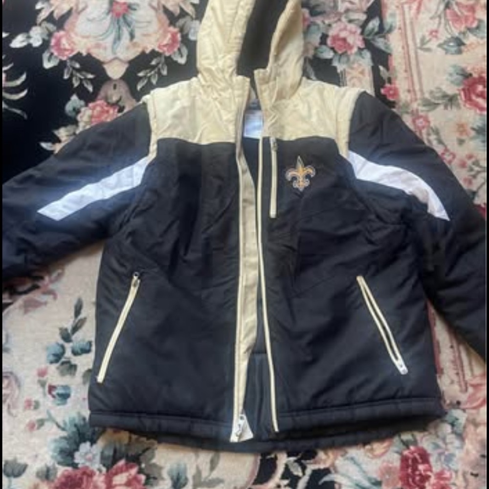 Boys NFL Saint jacket with zip off sleeves